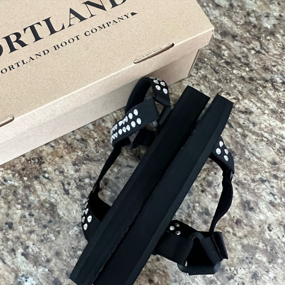 🖤Portland Summer shinny sandals 🖤 - Picture 4 of 6